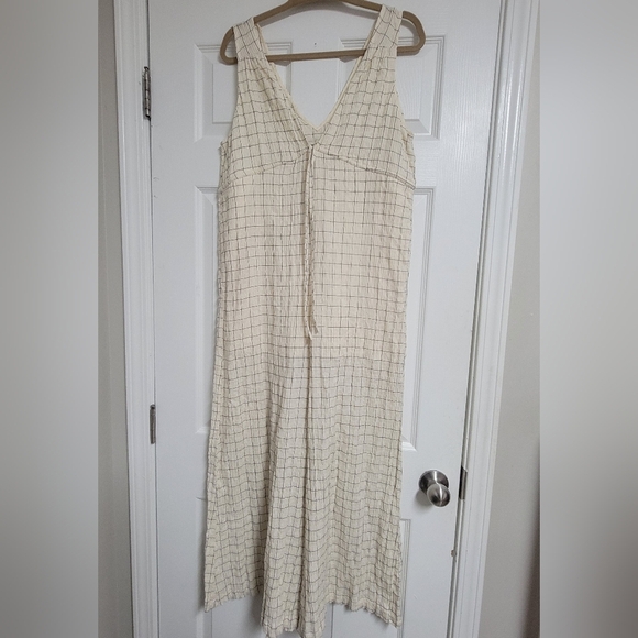 Urban Outfitters NWT Plunging Wide Leg Jumpsuit Size XS. - Picture 4 of 13